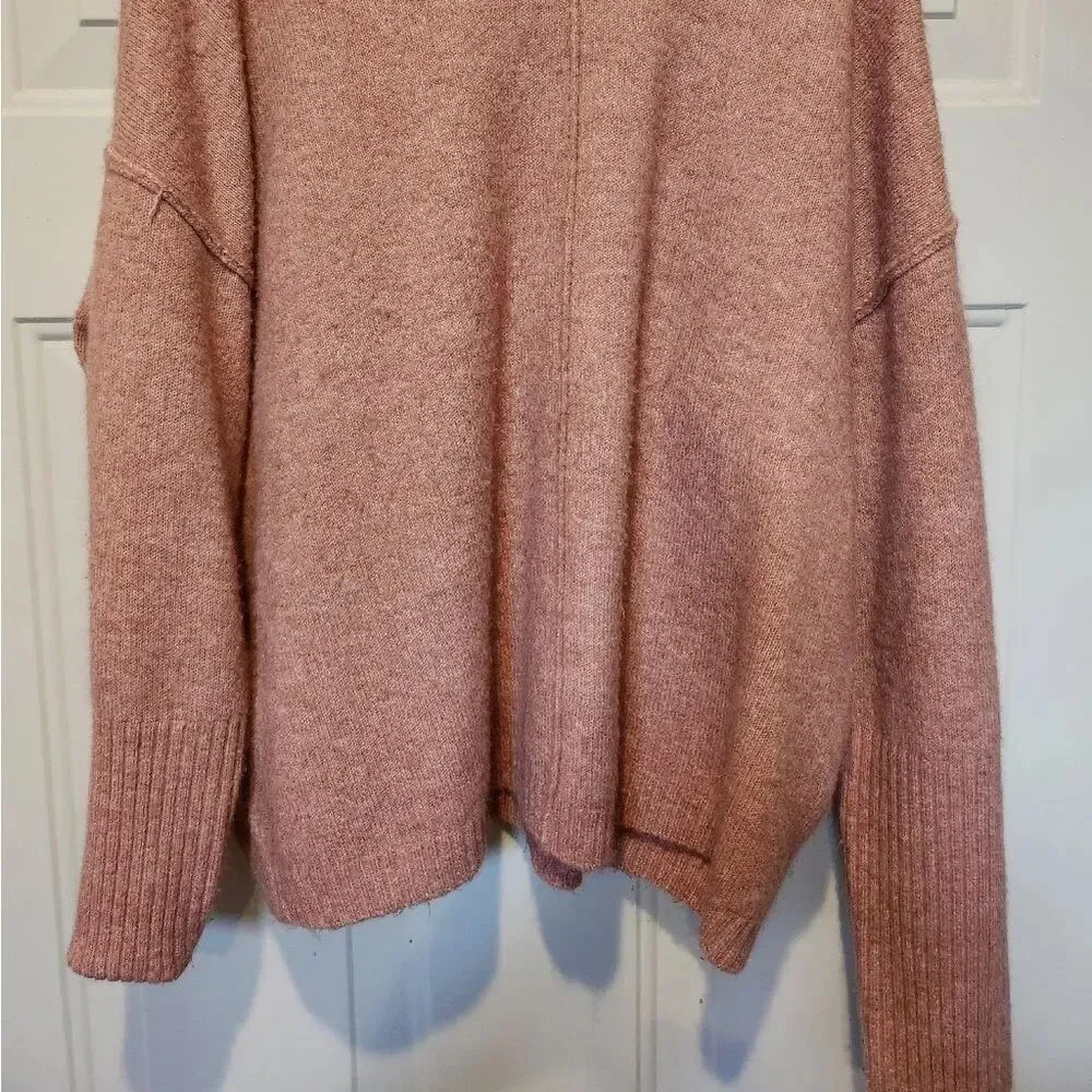 Relaxed Crewneck Sweater in Dusty Rose